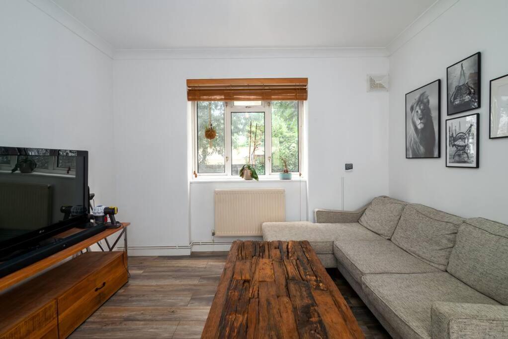 Stylish And Well Equipped Flat In Stockwell Apartment London Bagian luar foto