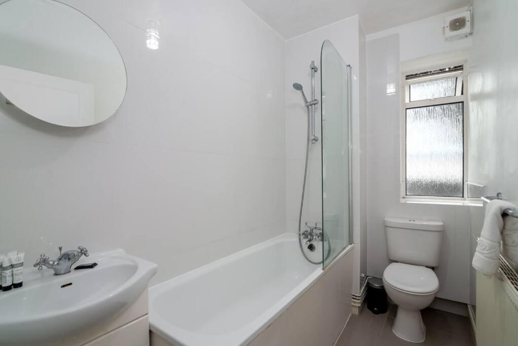 Stylish And Well Equipped Flat In Stockwell Apartment London Bagian luar foto