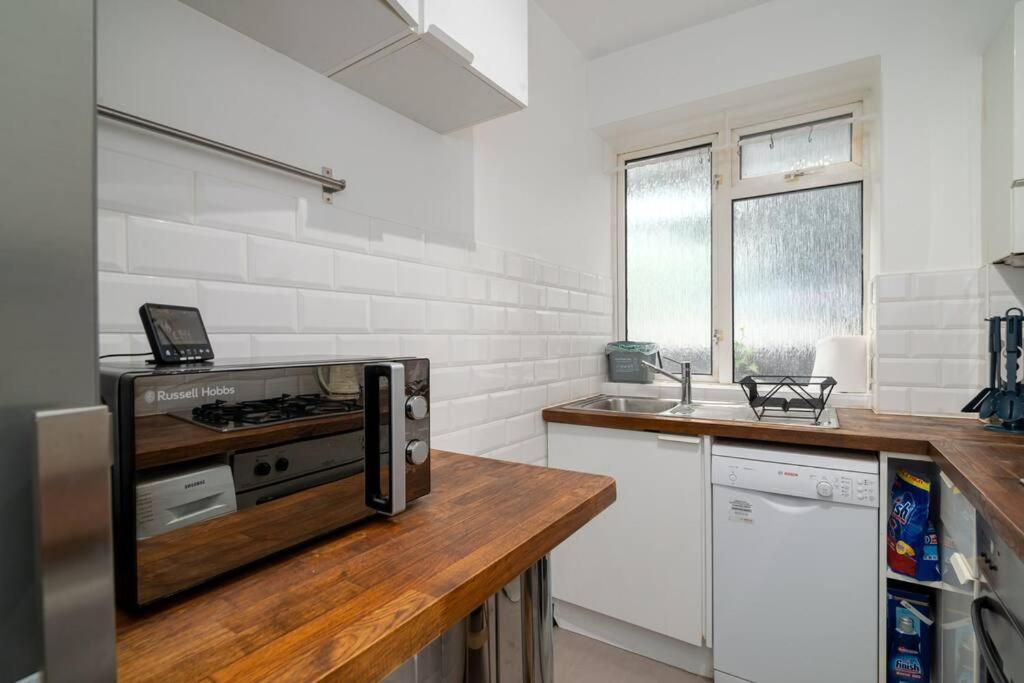 Stylish And Well Equipped Flat In Stockwell Apartment London Bagian luar foto